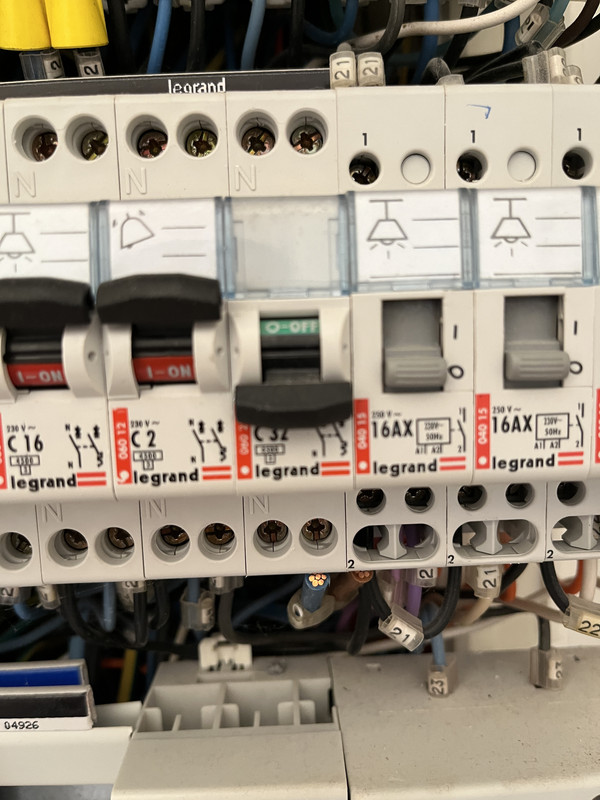 disjoncteur borne recharge