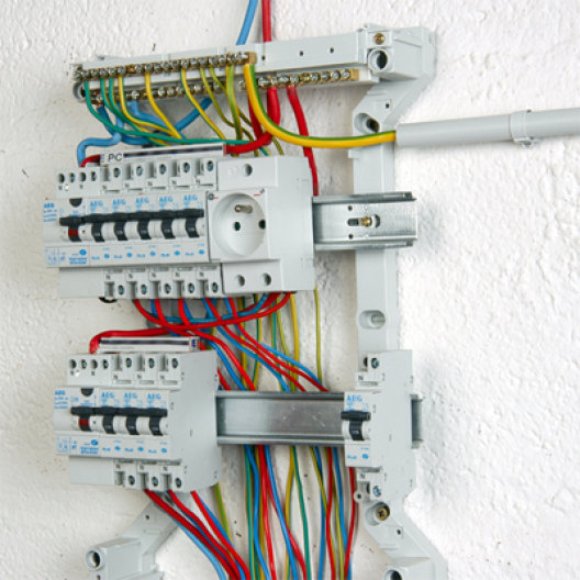 Comment connecter le disjoncteur CC du système d'alimentation solaire